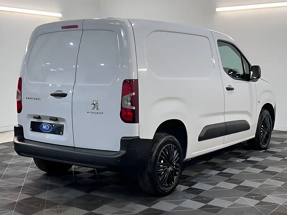Used 2026 Peugeot Partner Professional Premium+ Ice White - Interior and Exterior details 3