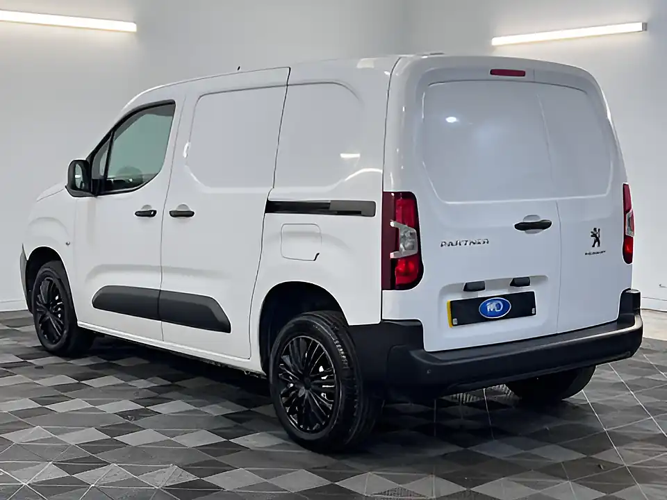 Used 2026 Peugeot Partner Professional Premium+ Ice White - Interior and Exterior details 7