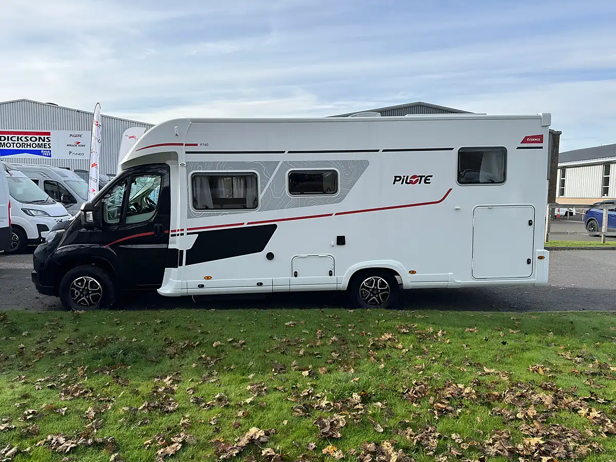 Used 2026 Pilote P740FGJ Evidence Black - Interior and Exterior details 4