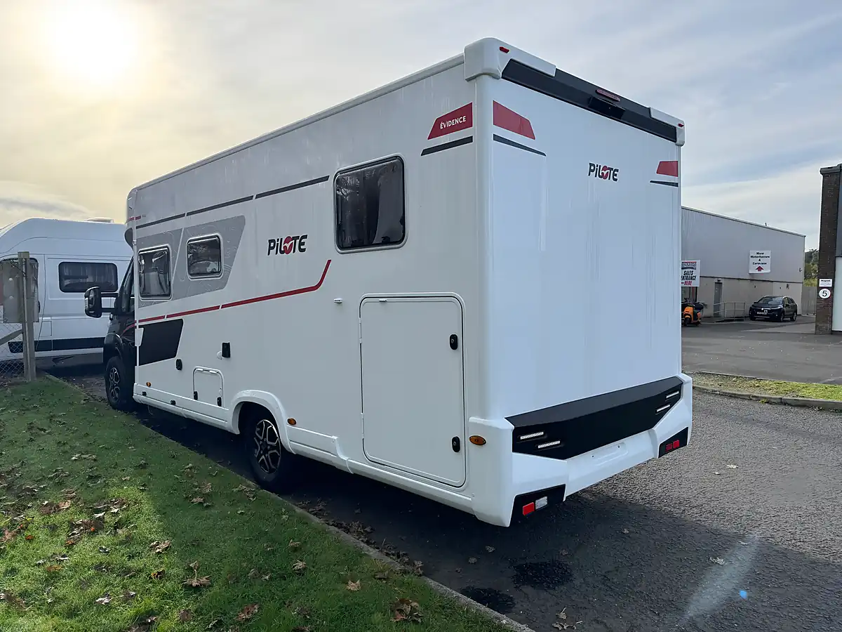 Used 2026 Pilote P740FGJ Evidence Black - Interior and Exterior details 5