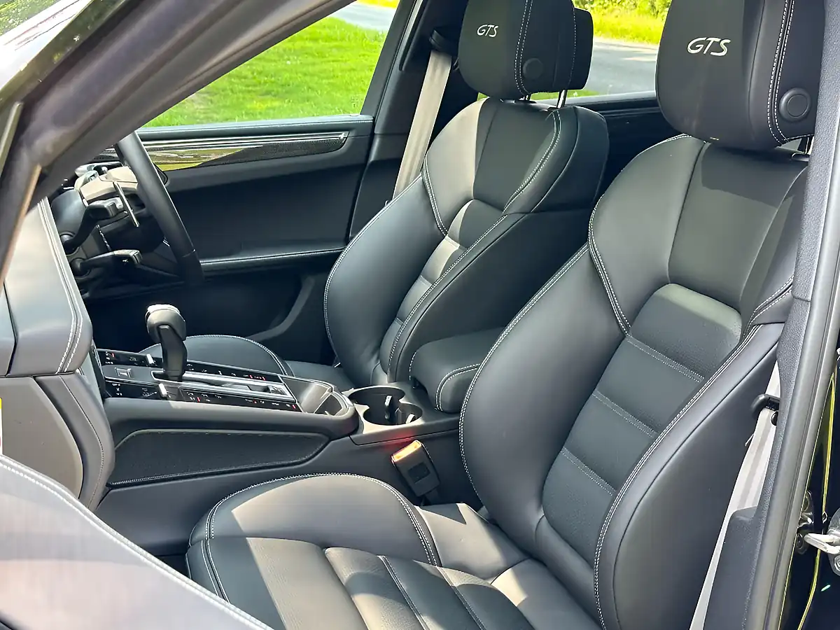 Used 2026 Porsche Macan Gts Jet Black - Interior and Exterior details 11