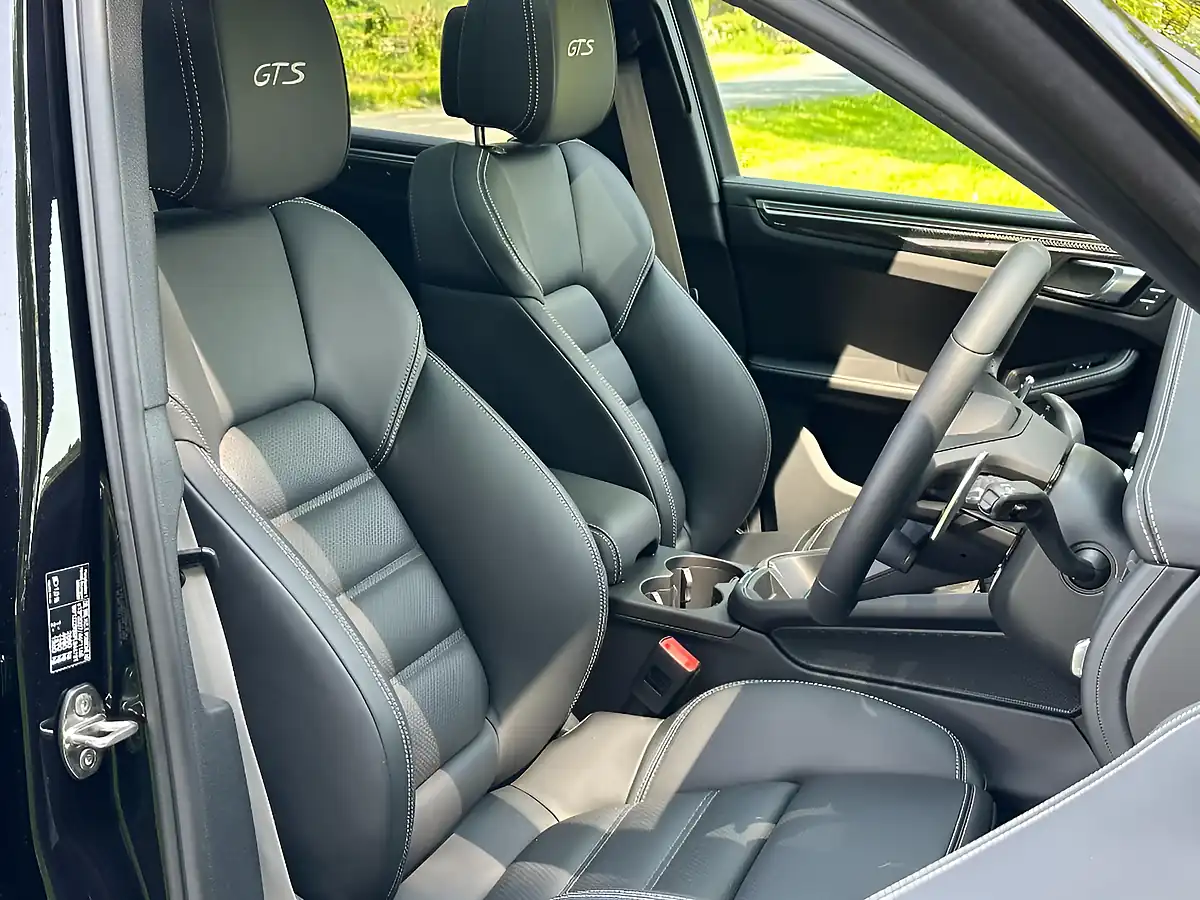 Used 2026 Porsche Macan Gts Jet Black - Interior and Exterior details 12