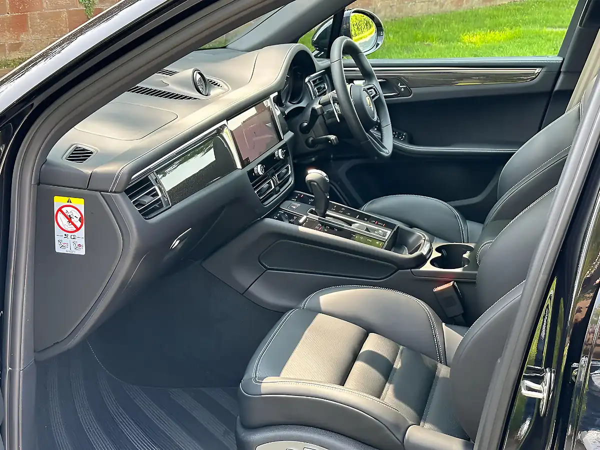 Used 2026 Porsche Macan Gts Jet Black - Interior and Exterior details 7