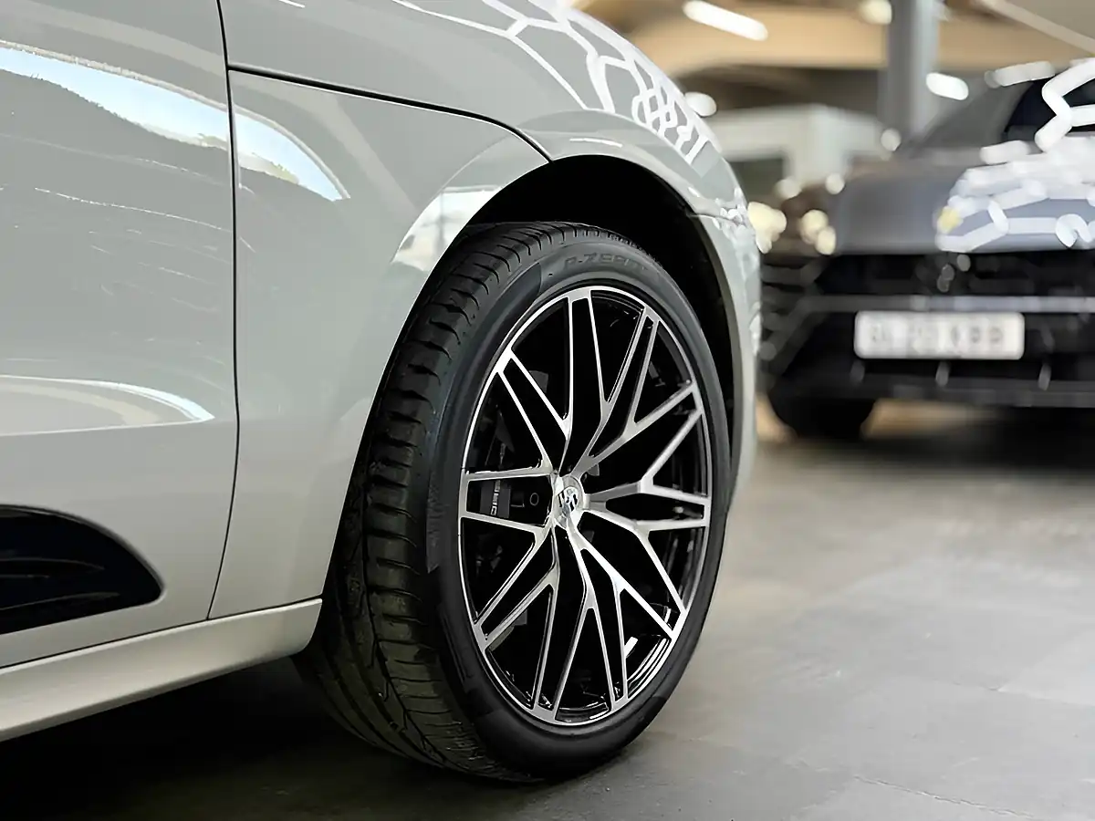 Used 2026 Porsche Macan T Grey - Interior and Exterior details 8