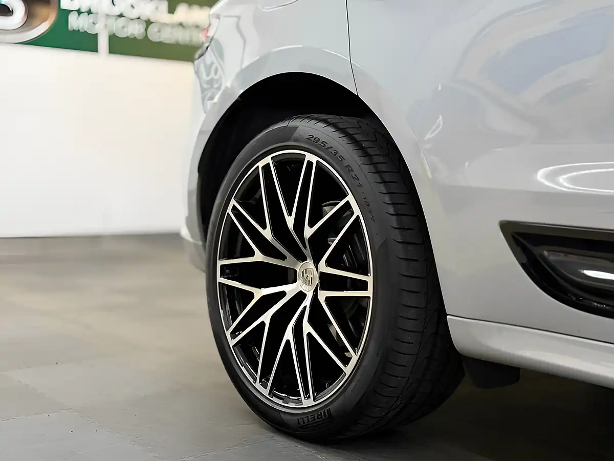 Used 2026 Porsche Macan T Grey - Interior and Exterior details 9