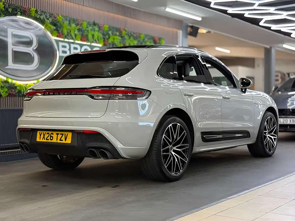 Used 2026 Porsche Macan T [top Sepc Macan] Grey - Front View