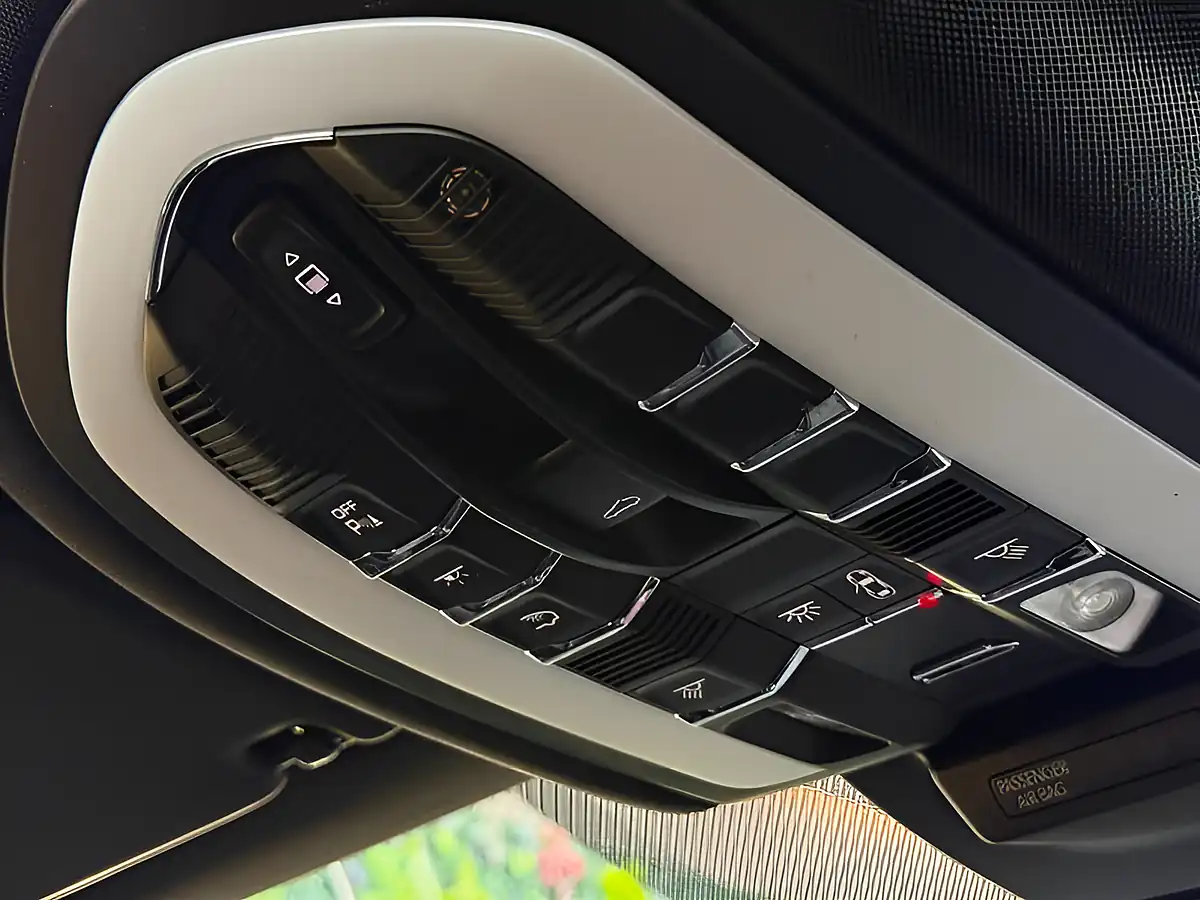 Used 2026 Porsche Macan T [top Sepc Macan] Grey - Interior and Exterior details 11
