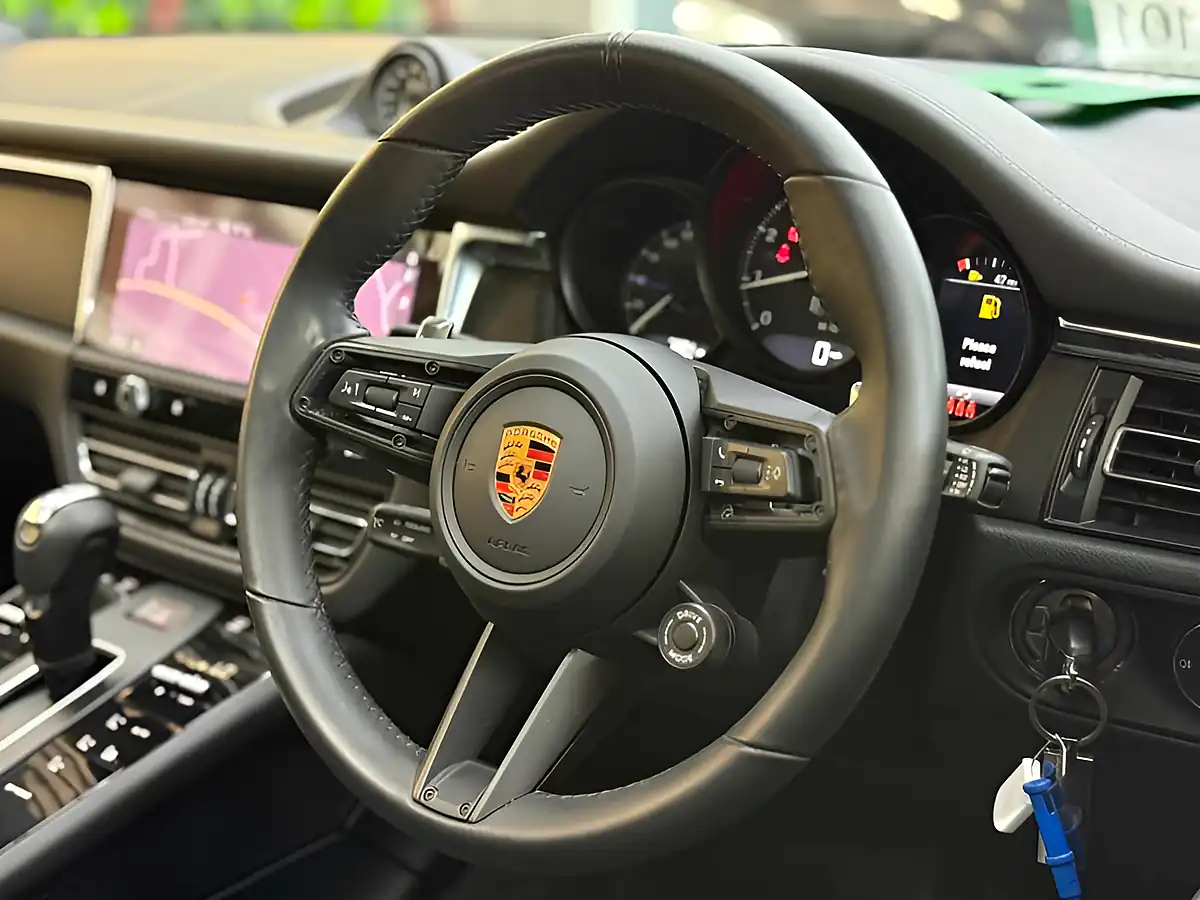 Used 2026 Porsche Macan T [top Sepc Macan] Grey - Interior and Exterior details 12