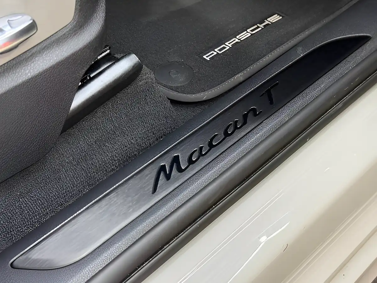 Used 2026 Porsche Macan T [top Sepc Macan] Grey - Interior and Exterior details 15