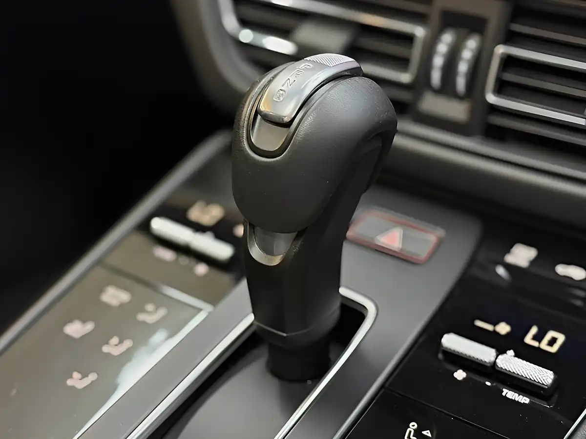 Used 2026 Porsche Macan T [top Sepc Macan] Grey - Interior and Exterior details 17