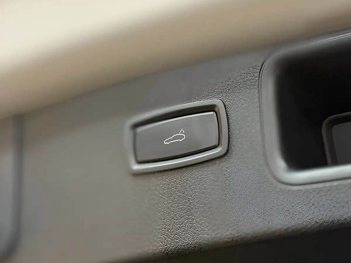 Used 2026 Porsche Macan T [top Sepc Macan] Grey - Interior and Exterior details 20