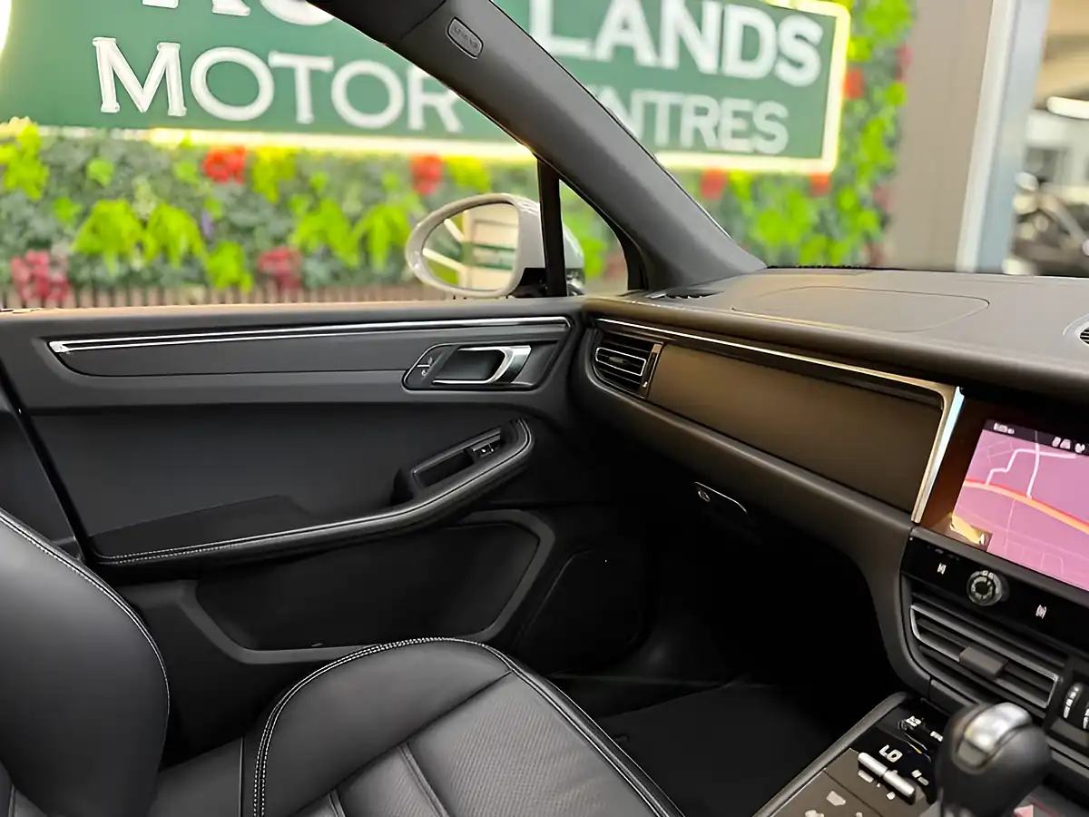 Used 2026 Porsche Macan T [top Sepc Macan] Grey - Interior and Exterior details 4