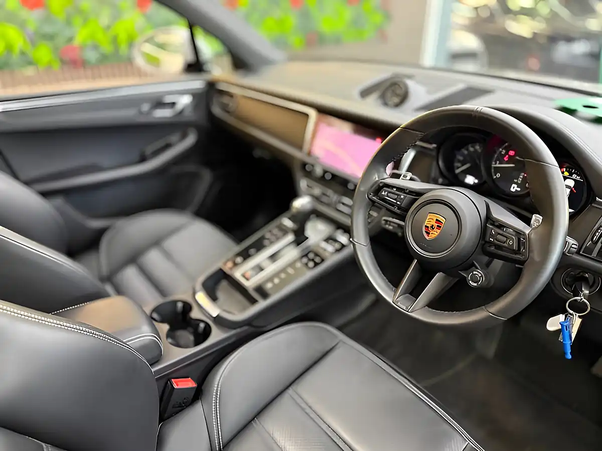 Used 2026 Porsche Macan T [top Sepc Macan] Grey - Interior and Exterior details 8