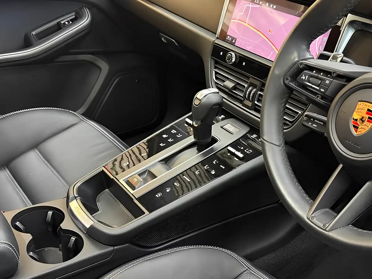 Used 2026 Porsche Macan T [top Sepc Macan] Grey - Interior and Exterior details 9