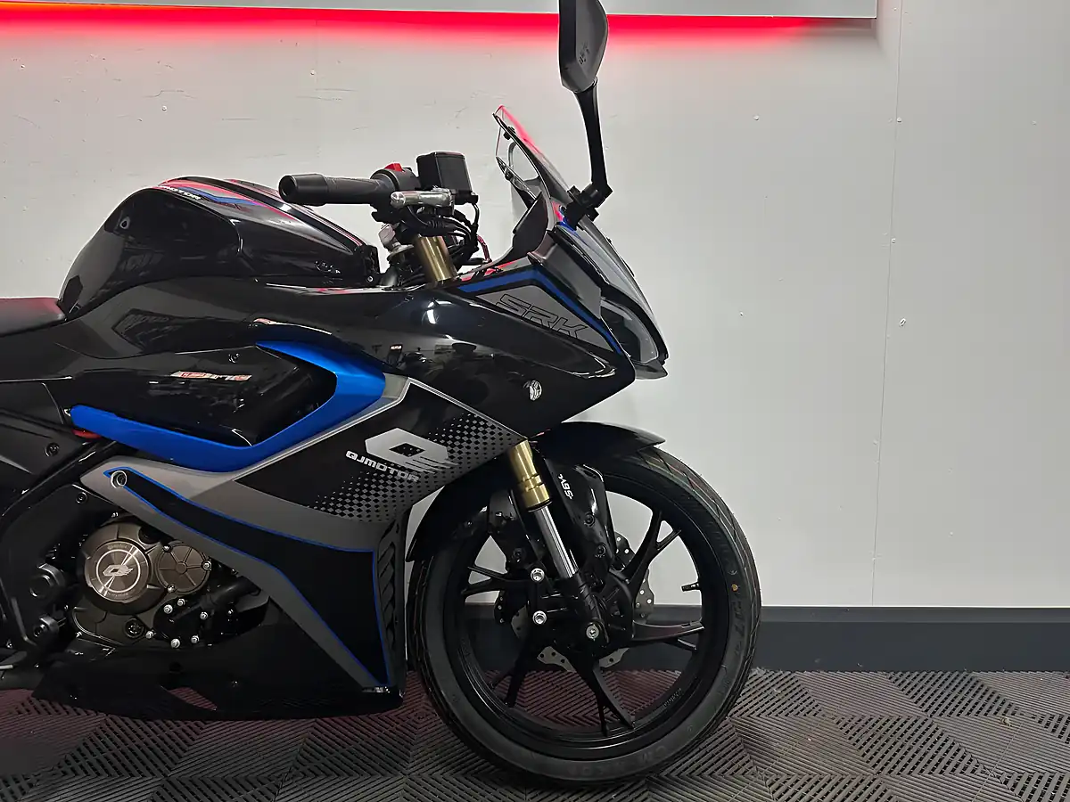 Used 2026 Qjmotor Srk 125 R Super Sports Black - Interior and Exterior details 12