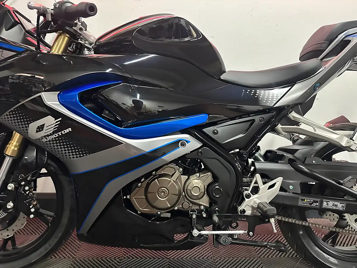 Used 2026 Qjmotor Srk 125 R Super Sports Black - Interior and Exterior details 17