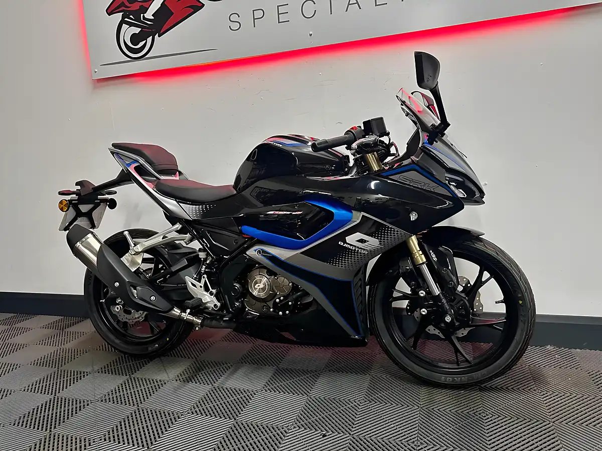 Used 2026 Qjmotor Srk 125 R Super Sports Black - Interior and Exterior details 4