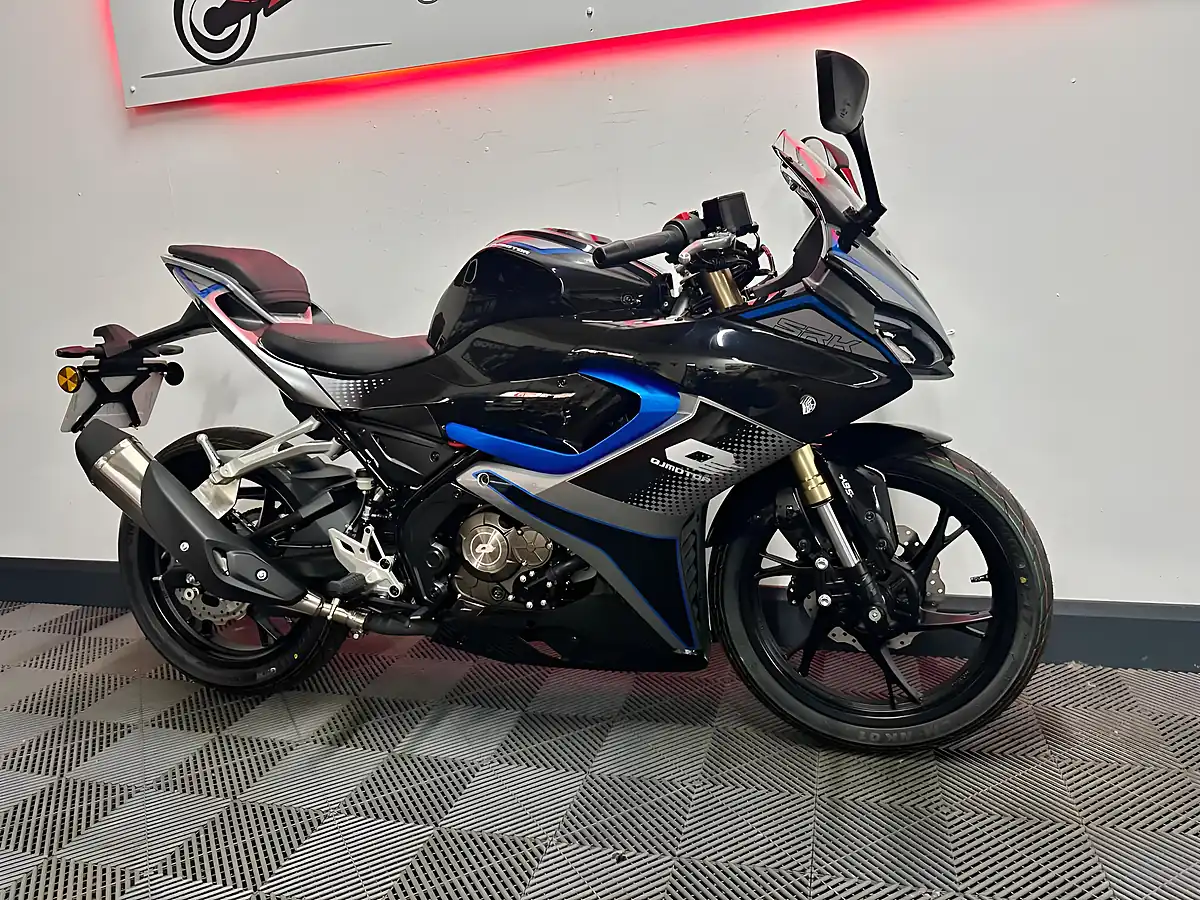 Used 2026 Qjmotor Srk 125 R Super Sports Black - Interior and Exterior details 5