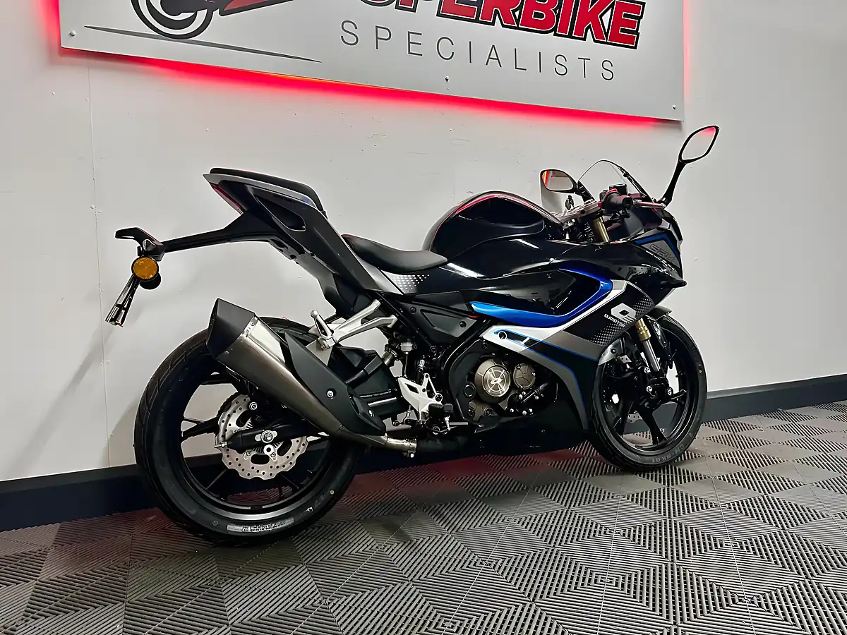 Used 2026 Qjmotor Srk 125 R Super Sports Black - Interior and Exterior details 6