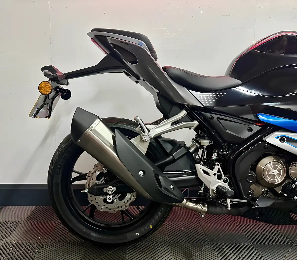 Used 2026 Qjmotor Srk 125 R Super Sports Black - Interior and Exterior details 8