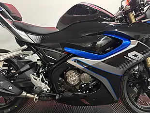 Used 2026 Qjmotor Srk 125 R Super Sports Black - Interior and Exterior details 9