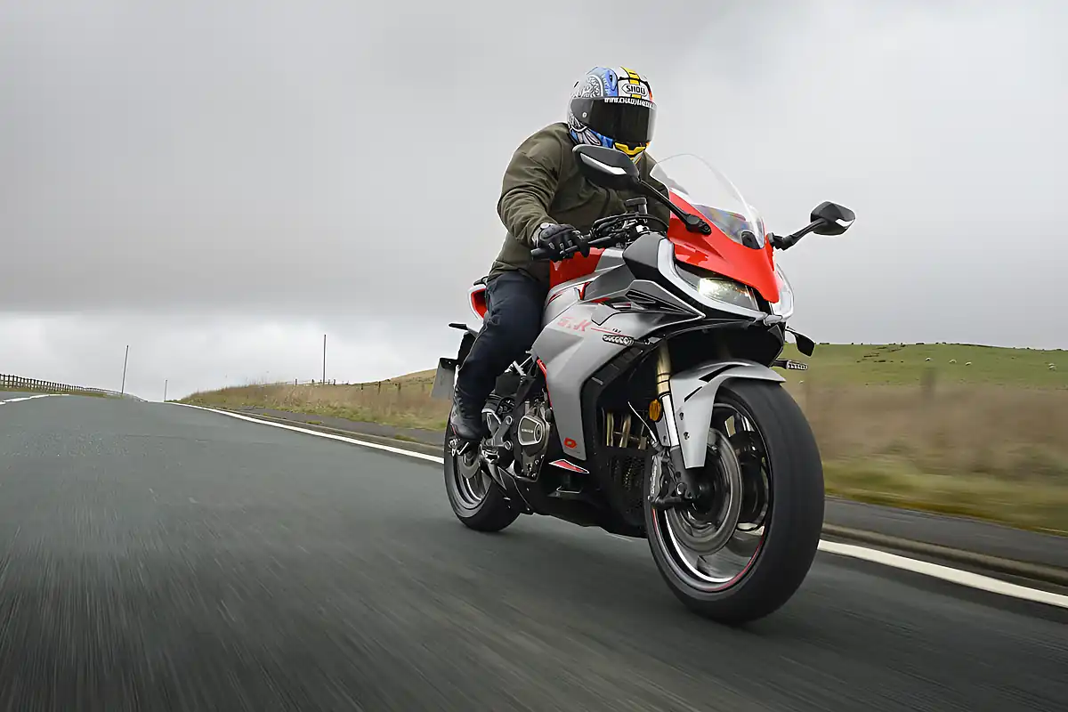 Used 2026 Qjmotor Srk 421 Rr Red/Silver - Interior and Exterior details 6