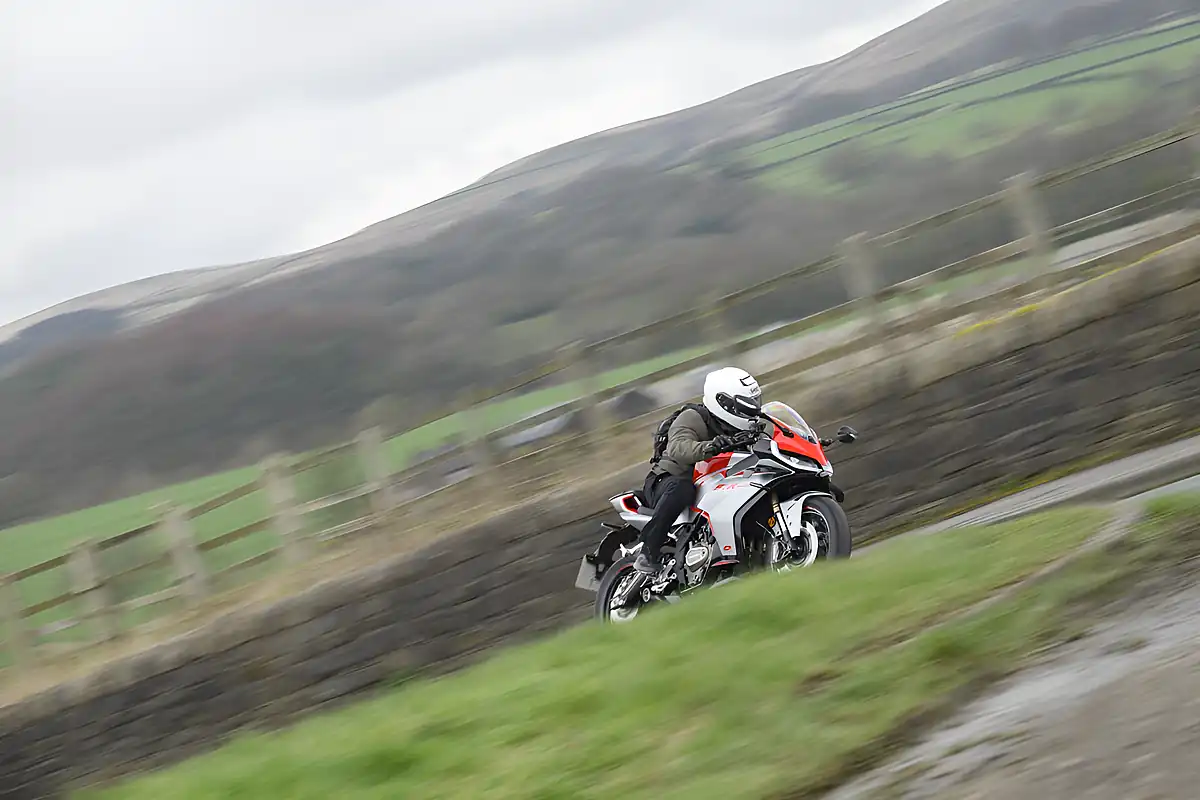 Used 2026 Qjmotor Srk 421 Rr Red/Silver - Interior and Exterior details 7