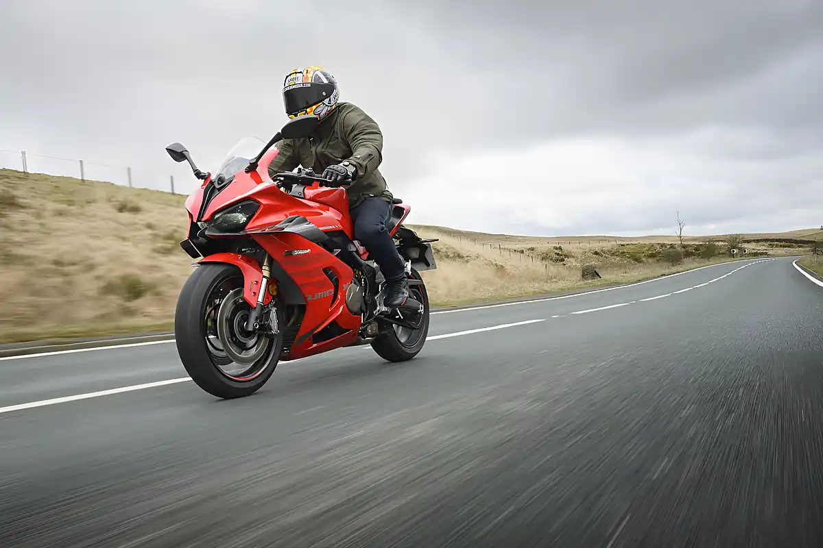 Used 2026 Qjmotor Srk 800 Rr Red/Silver - Interior and Exterior details 7