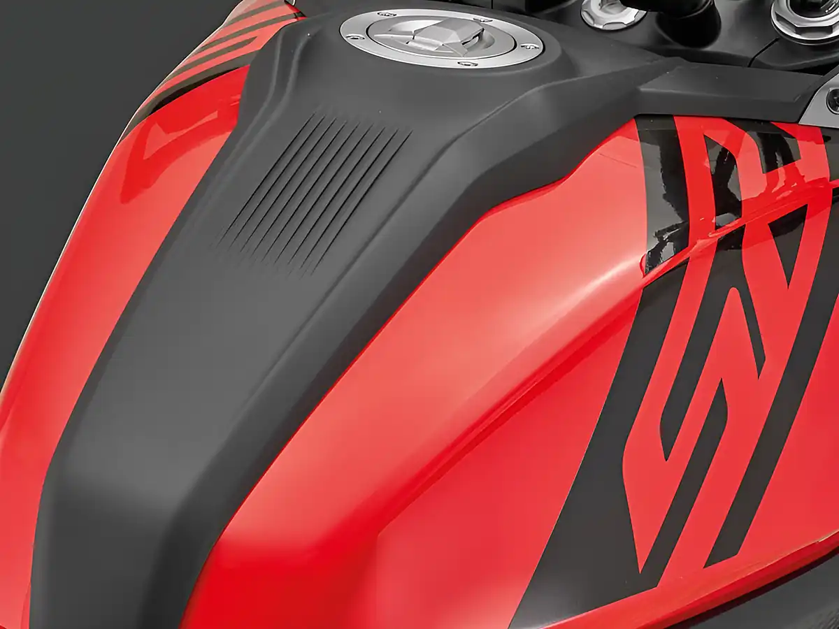 Used 2026 Qjmotor Srt 600 S Red/Silver - Interior and Exterior details 12