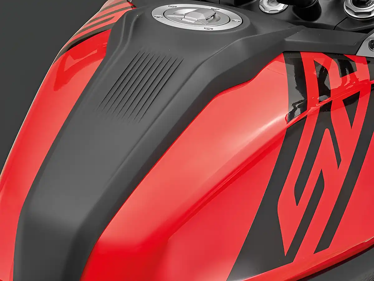 Used 2026 Qjmotor Srt 600 Sx Red/Silver - Interior and Exterior details 11