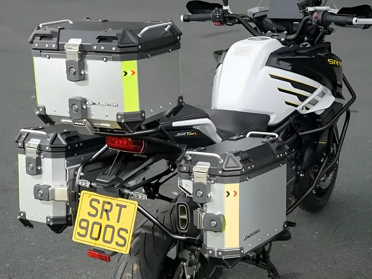 Used 2026 Qjmotor Srt 900 S Red/Silver - Interior and Exterior details 12