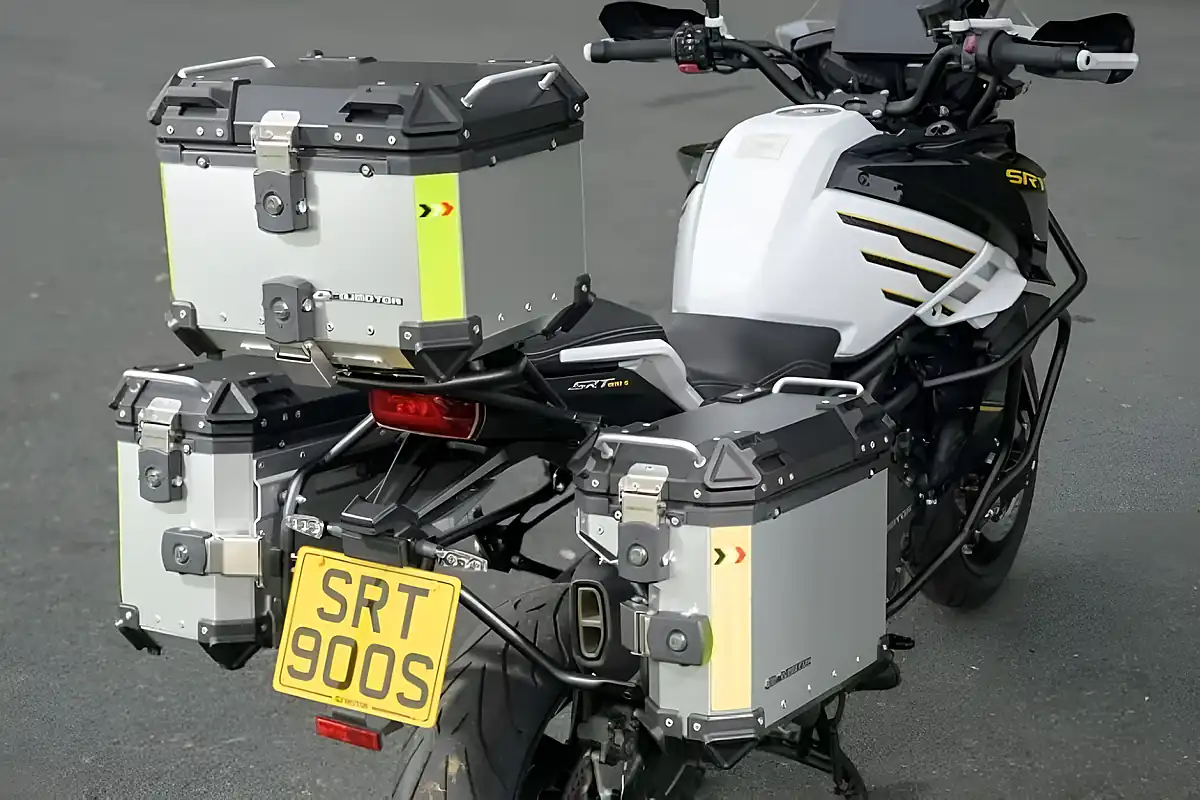 Used 2026 Qjmotor Srt 900 S Red/Silver - Interior and Exterior details 2