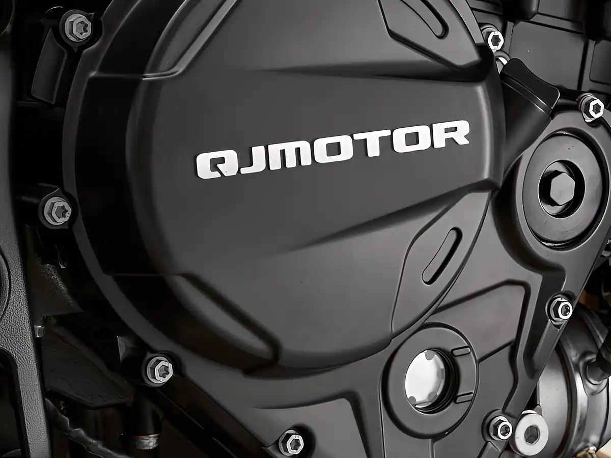Used 2026 Qjmotor Srt 900 Sx Sx Red/Silver - Front View