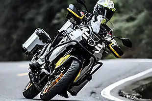 Used 2026 Qjmotor Svt 650 Black/Yellow - Interior and Exterior details 11