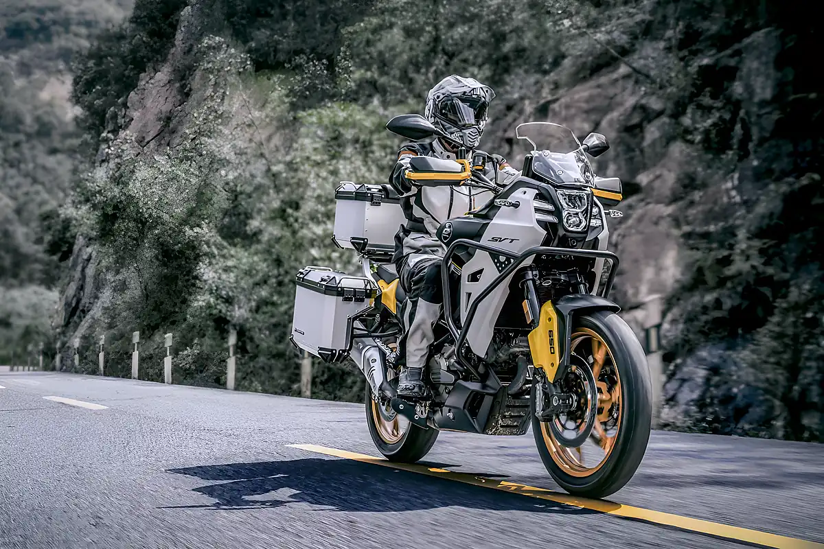 Used 2026 Qjmotor Svt 650 Black/Yellow - Interior and Exterior details 14