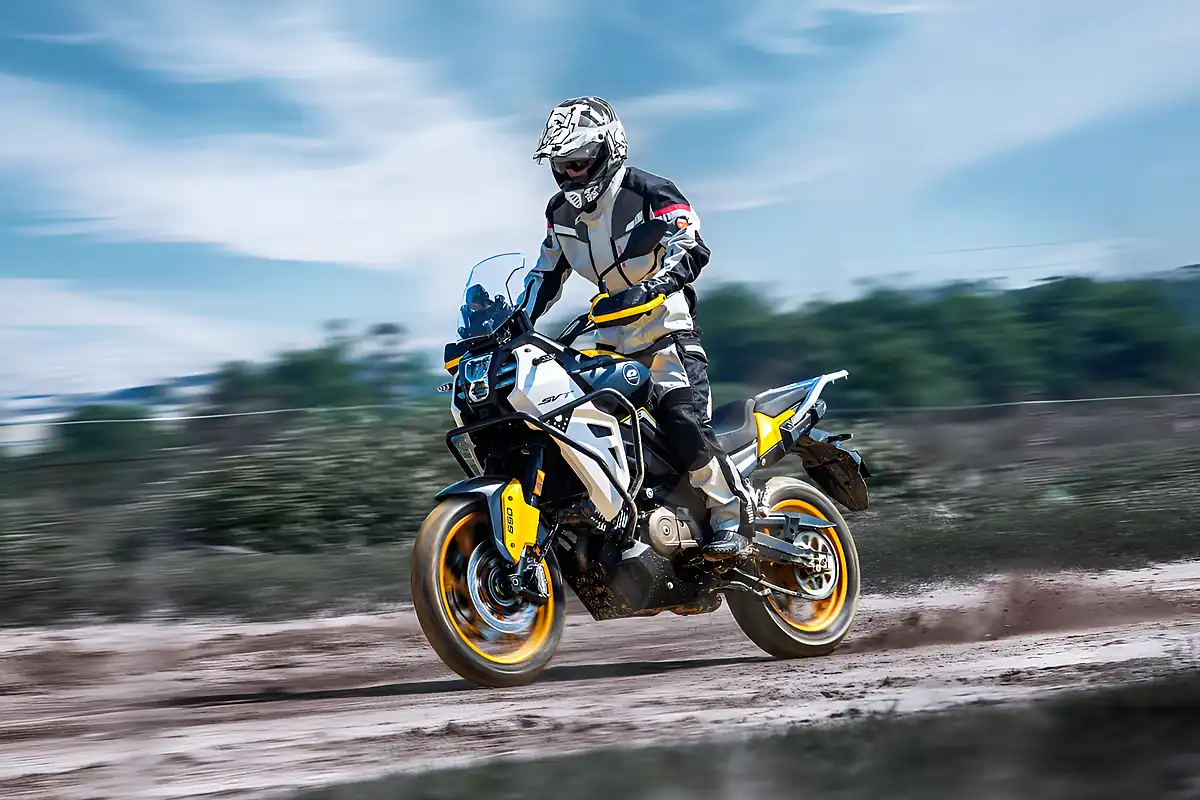 Used 2026 Qjmotor Svt 650 Black/Yellow - Interior and Exterior details 15