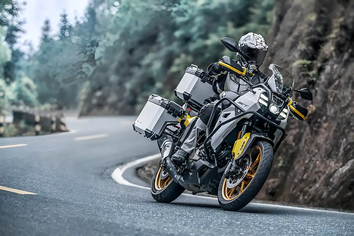 Used 2026 Qjmotor Svt 650 Black/Yellow - Interior and Exterior details 2
