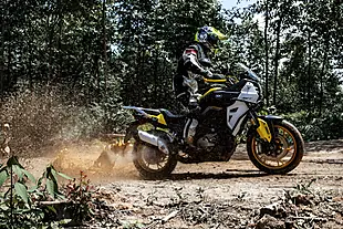 Used 2026 Qjmotor Svt 650 Black/Yellow - Interior and Exterior details 3