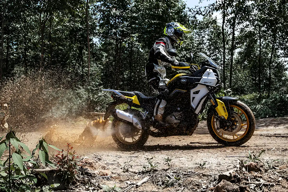 Used 2026 Qjmotor Svt 650 Black/Yellow - Interior and Exterior details 3