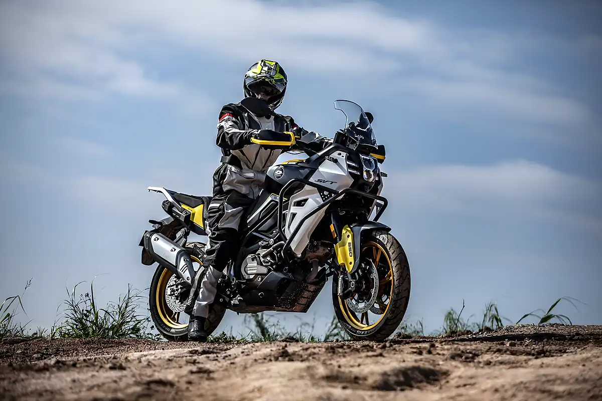 Used 2026 Qjmotor Svt 650 Black/Yellow - Interior and Exterior details 4