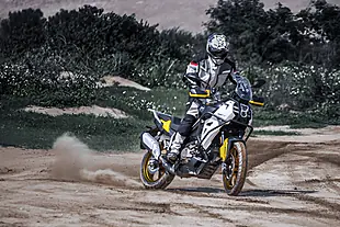 Used 2026 Qjmotor Svt 650 Black/Yellow - Interior and Exterior details 5