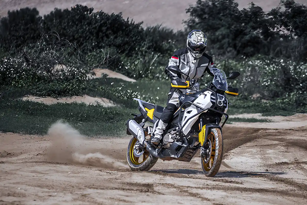 Used 2026 Qjmotor Svt 650 Black/Yellow - Interior and Exterior details 5