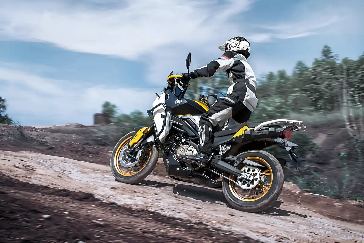 Used 2026 Qjmotor Svt 650 Black/Yellow - Interior and Exterior details 6