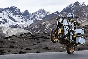 Used 2026 Qjmotor Svt 650 Black/Yellow - Interior and Exterior details 7