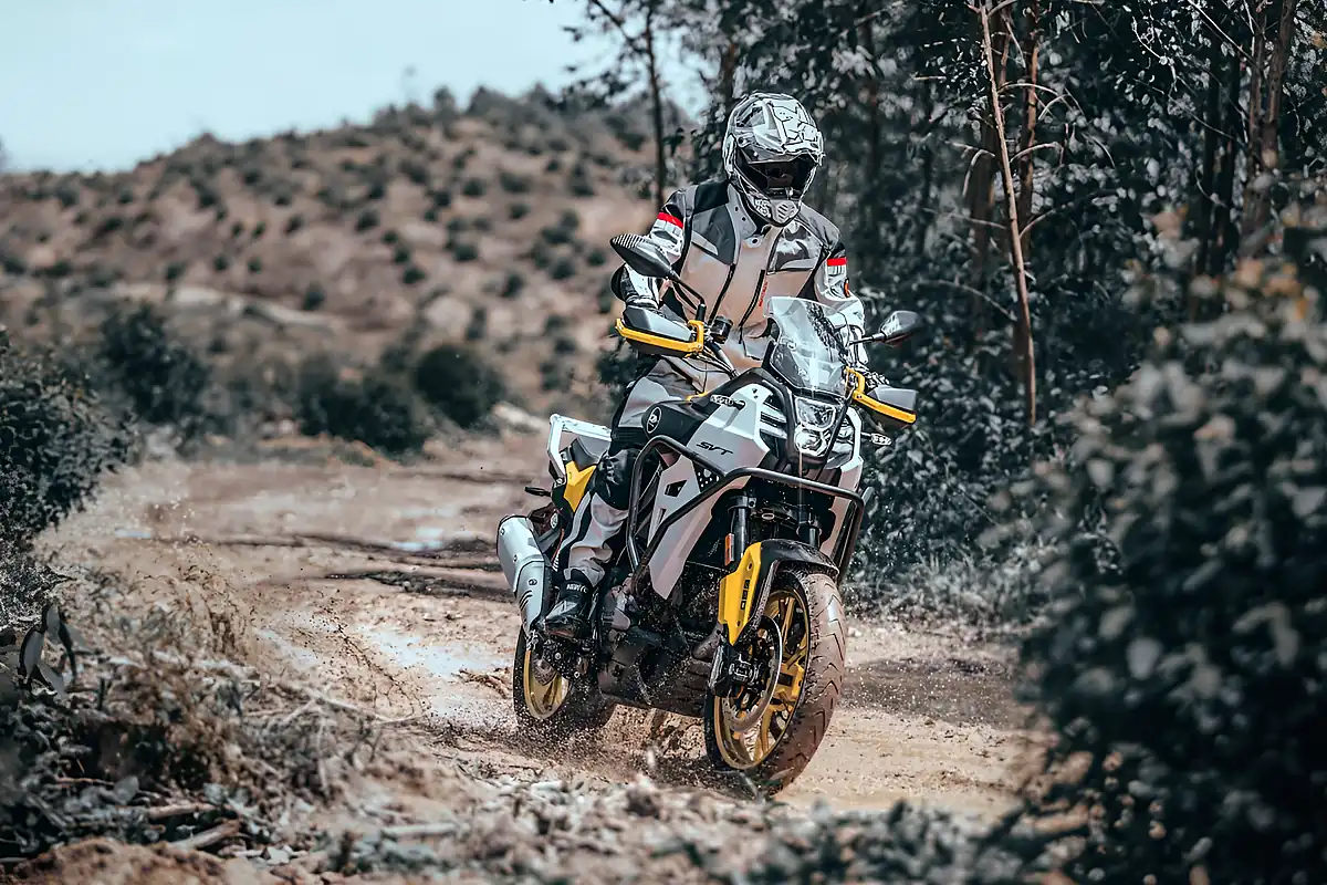Used 2026 Qjmotor Svt 650 Black/Yellow - Interior and Exterior details 8