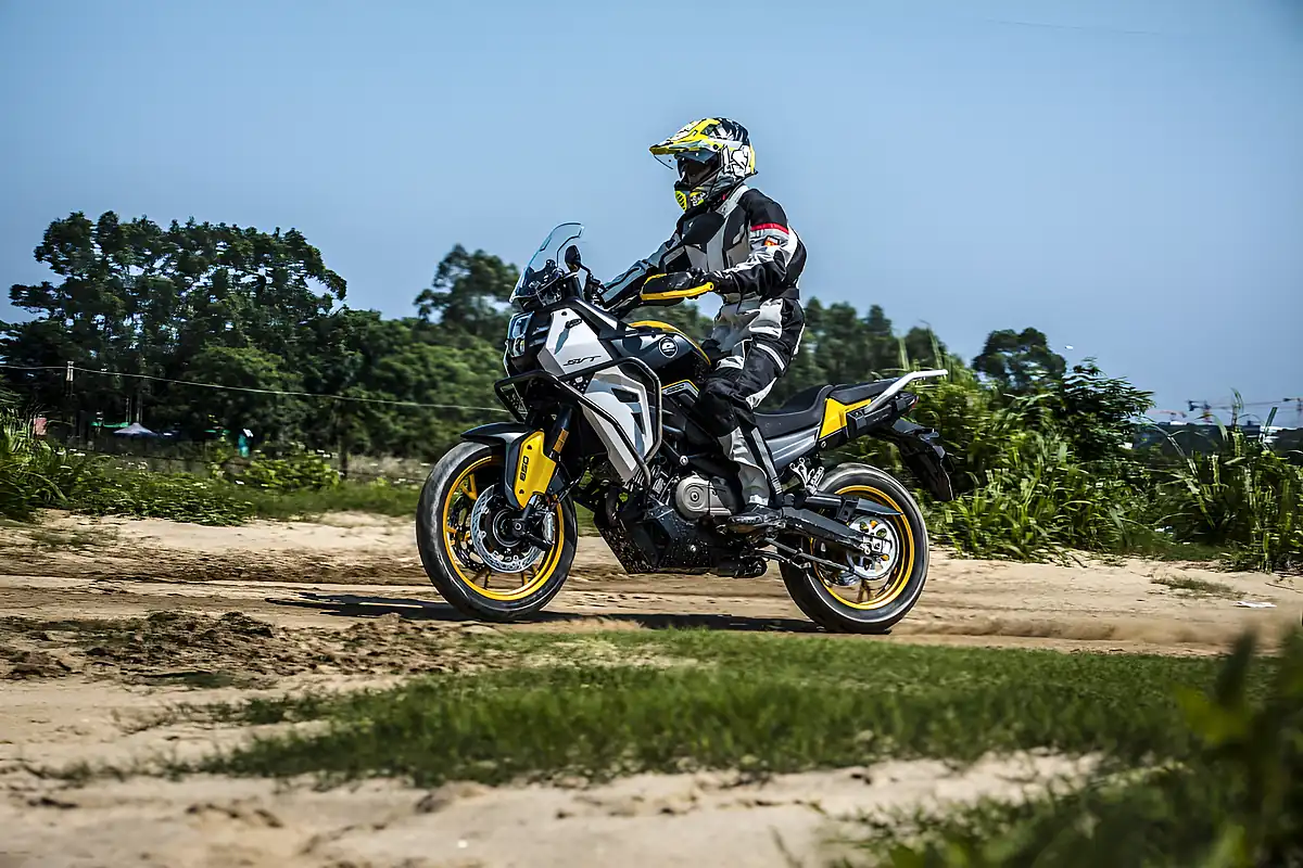 Used 2026 Qjmotor Svt 650 Black/Yellow - Interior and Exterior details 9