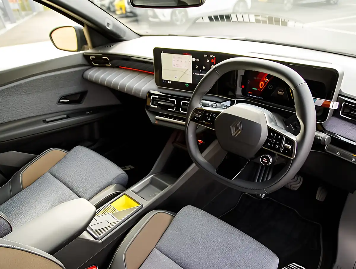 Used 2026 Renault 5 Techno Black - Interior and Exterior details 4