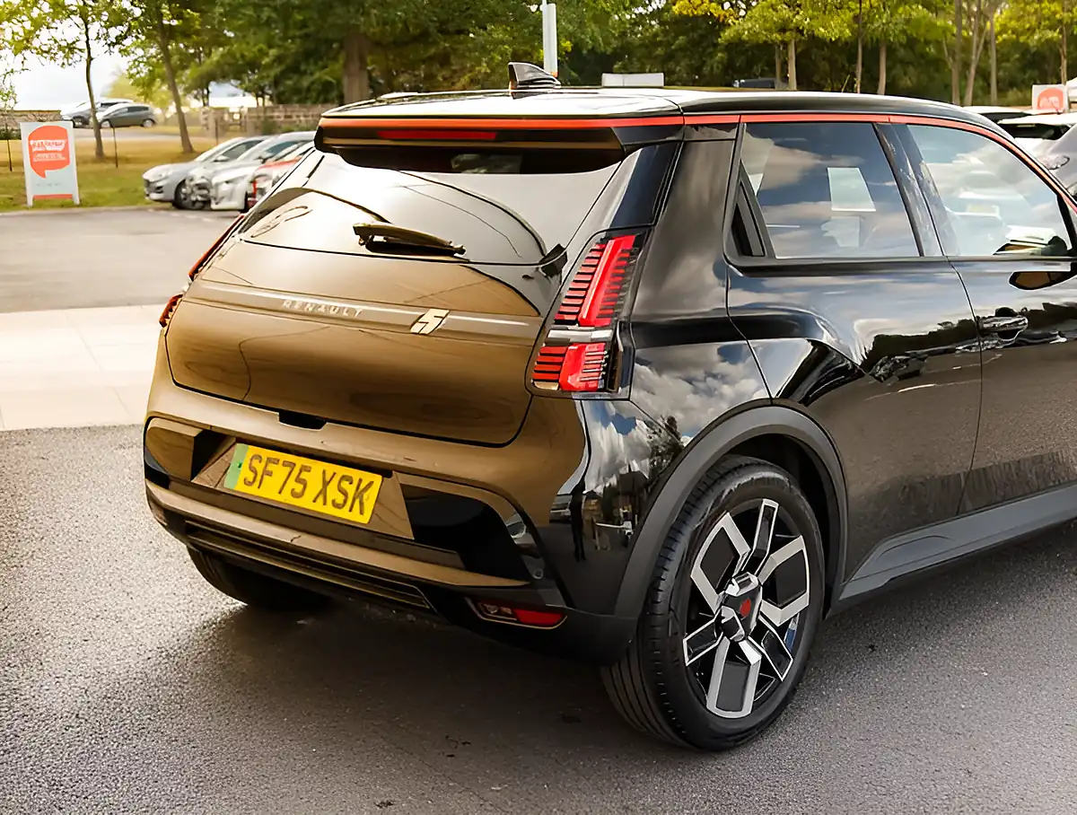 Used 2026 Renault 5 Techno Black - Interior and Exterior details 8