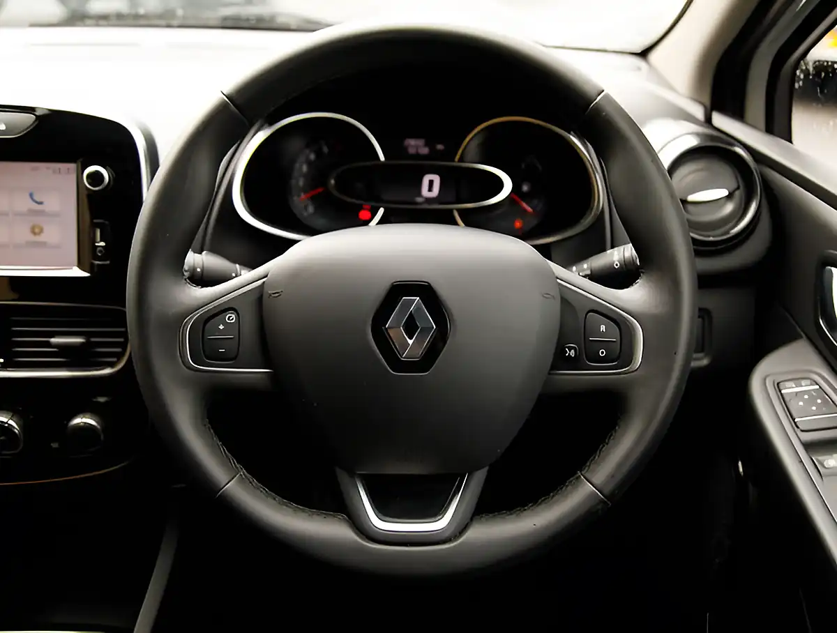Used 2026 Renault Clio Dynamique Nav Glacier White - Interior and Exterior details 12