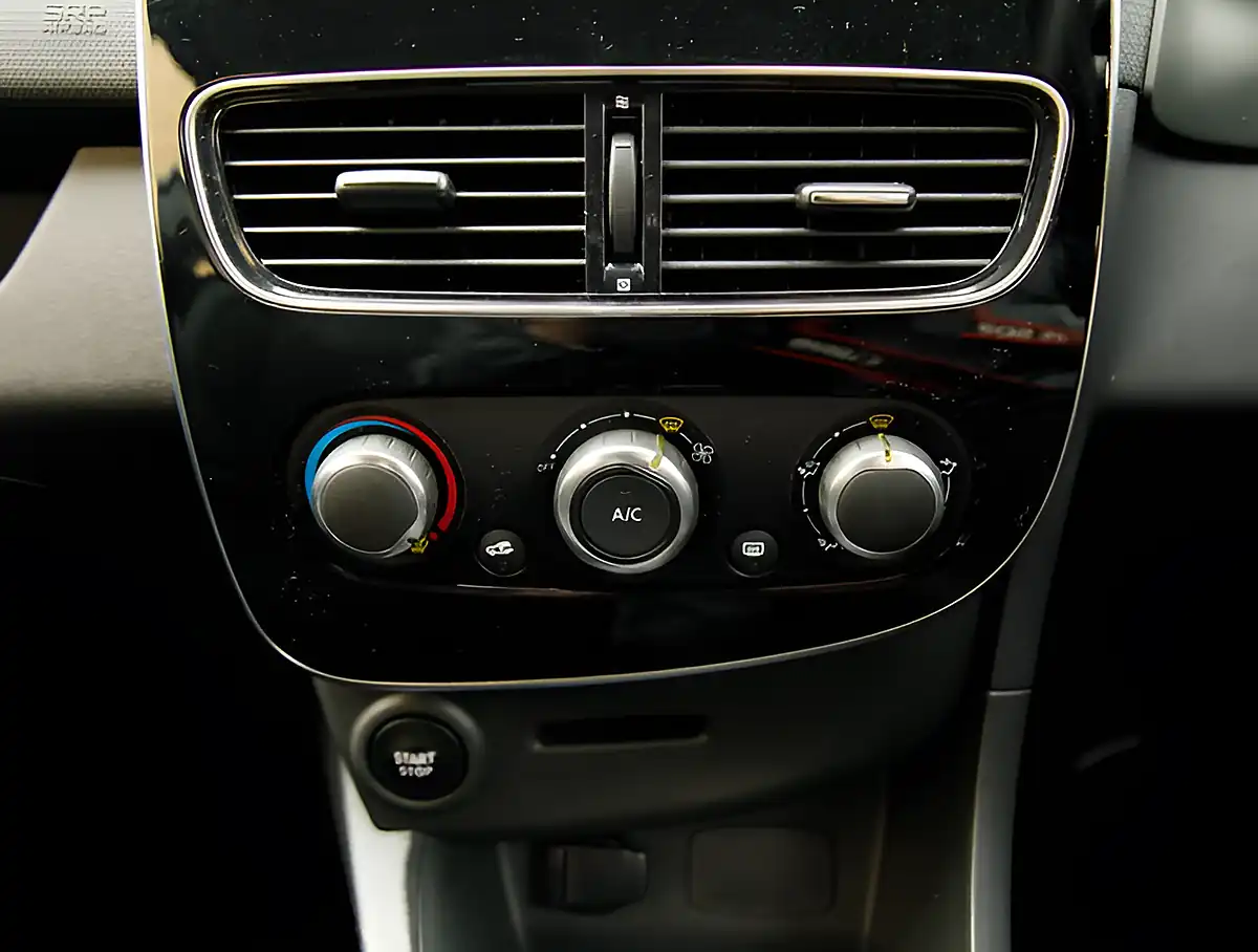 Used 2026 Renault Clio Dynamique Nav Glacier White - Interior and Exterior details 19